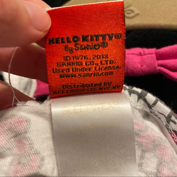 Sanrio Hello Kitty Sleep Tunic, Junior’s Small - Item 0031 - Picture 6 of 6